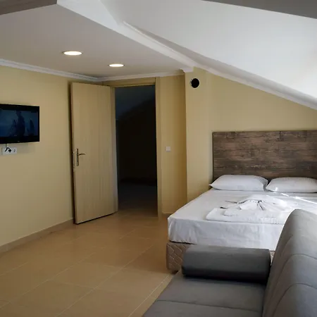 In Forest Aparthotel 3*