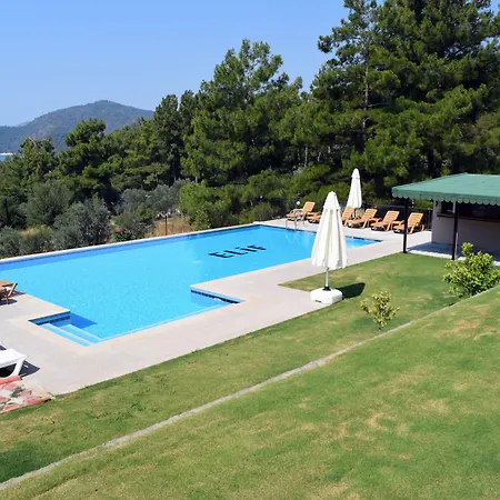 In Forest Aparthotel 3*