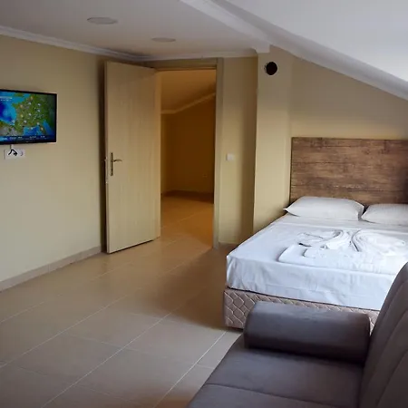In Forest Aparthotel 3*