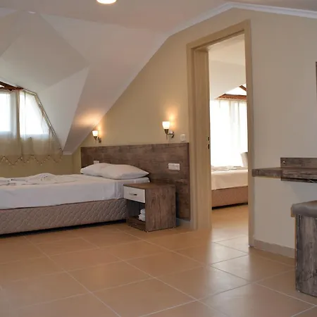 In Forest Aparthotel 3*