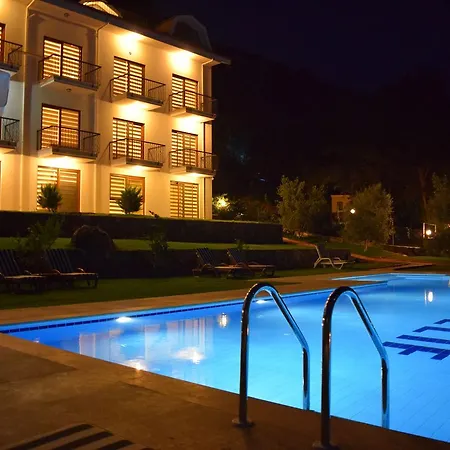 In Forest Aparthotel 3*