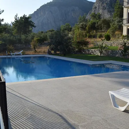 In Forest Aparthotel 3*