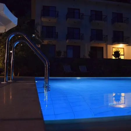 In Forest Aparthotel 3*