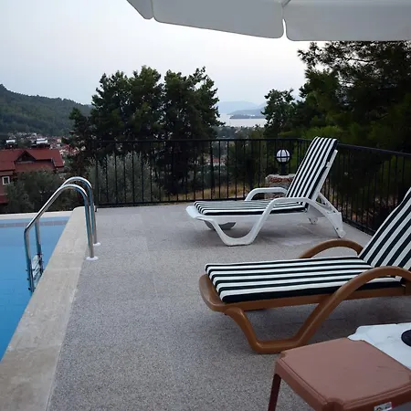 In Forest Aparthotel 3*