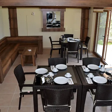 In Forest Aparthotel 3*