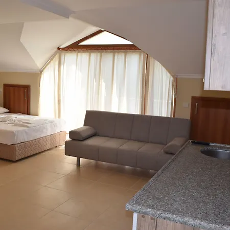 In Forest Aparthotel 3*